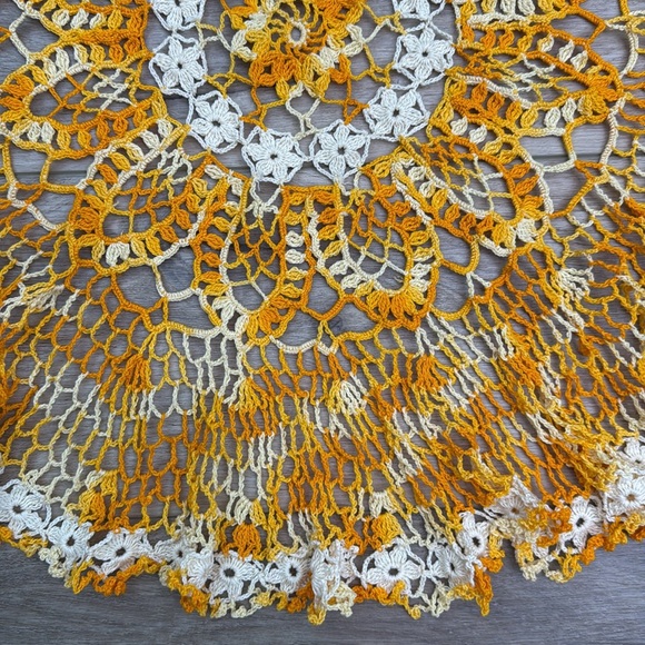 Vintage Hand Knit Ruffle Doilies - Picture 4 of 7